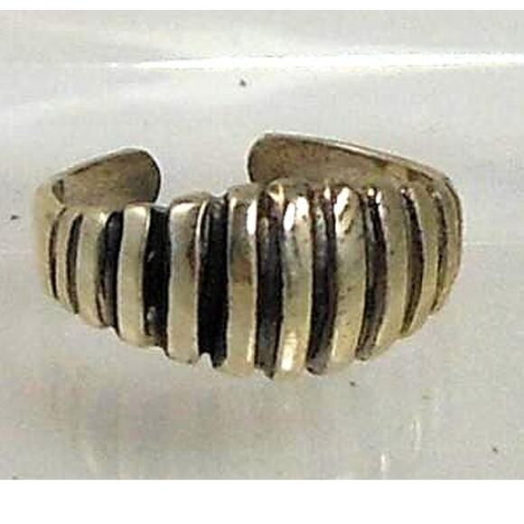 Handcrafted Ribbed Dome Toe Ring Sterling Silver Vintage Design Thailand 2g NOS - Picture 1 of 10